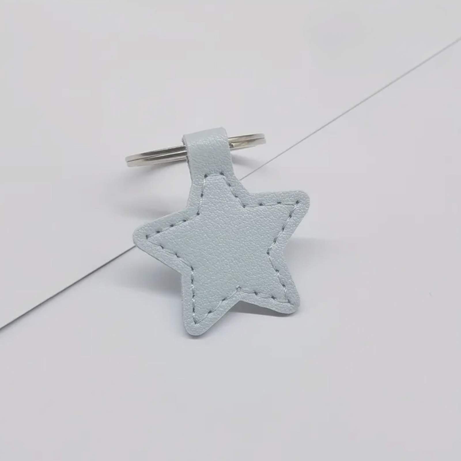 Hundemarke Luis & Leon Stern – Kunstleder, geräuschlos & gravierbar - LUIS & LEON