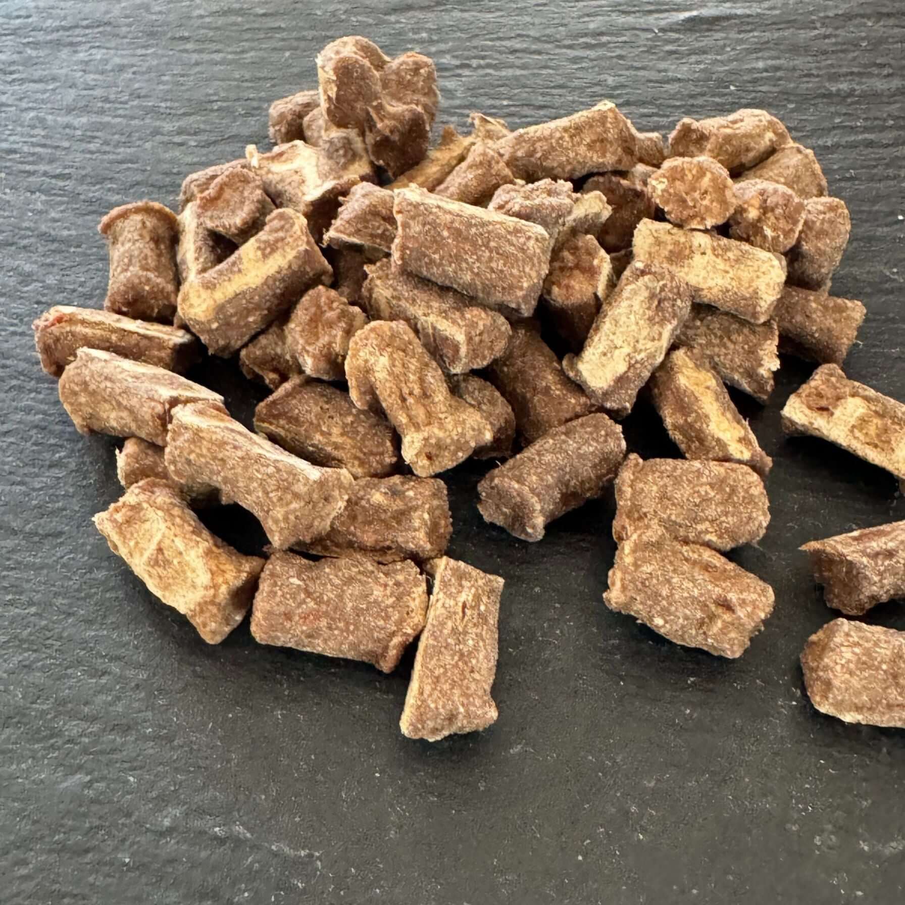 LUIS & LEON Büffelherz Gutsle – Hypoallergene Hundeleckerli, 77% Fleisch, Gemüse, Getreidefrei - LUIS & LEON